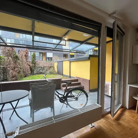 Daire Oasis Atrium With Free Parking