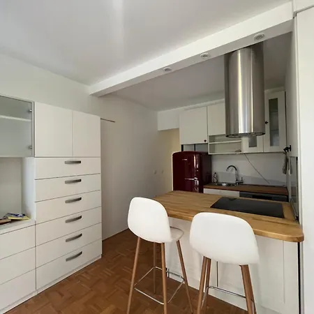 Daire Oasis Atrium With Free Parking